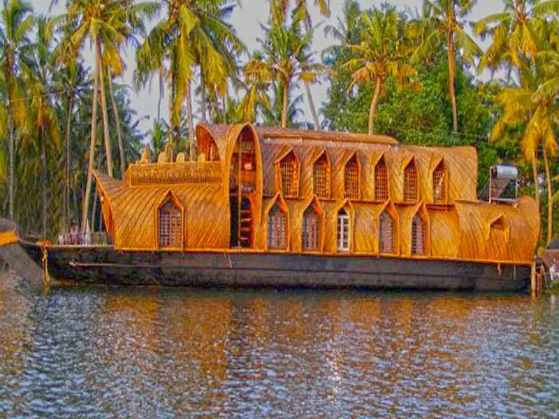 6 Bed Deluxe Houseboats